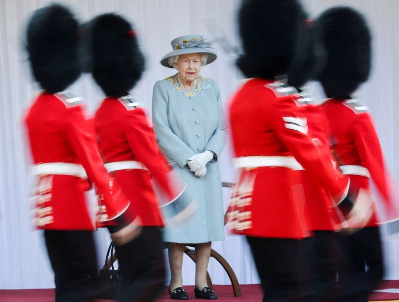 &copy; Reuters. FILE PHOTO: Britain's Queen Elizabeth attends a ceremony marking her official birthday in the Quadrangle of Windsor Castle in Windsor, Britain June 12, 2021. Chris Jackson/Pool via REUTERS/File Photo