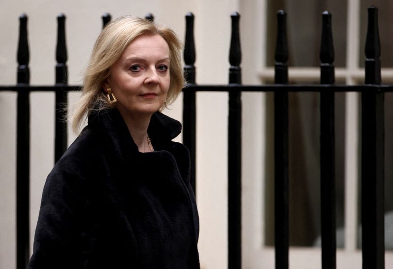 &copy; Reuters. وزيرة الخارجية البريطانية ليز تراس خارج داونينج ستريت في لندن يوم الثلاثاء. تصوير: هنري نيكولز - رويترز.
