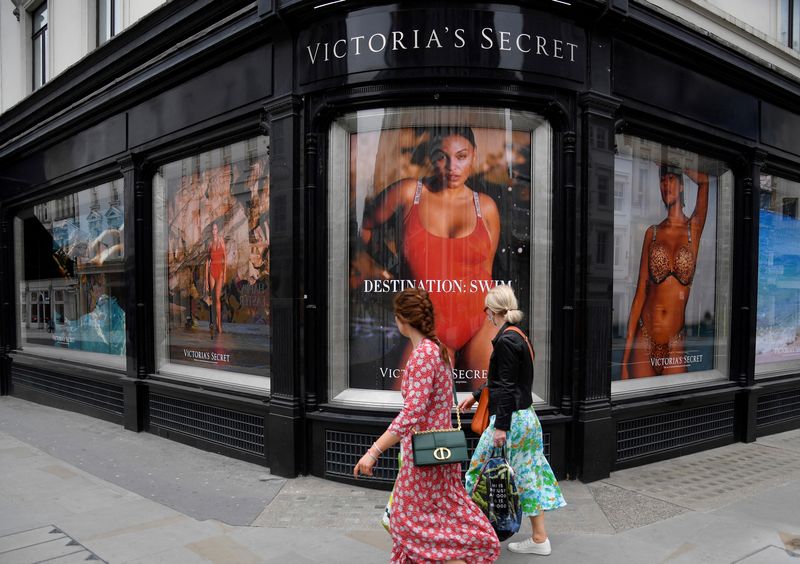 &copy; Reuters. FILE PHOTO: People pass a window display at a branch of Victoria's Secret in New Bond Street in London, Britain, March 31, 2021. REUTERS/Toby Melville/File Photo