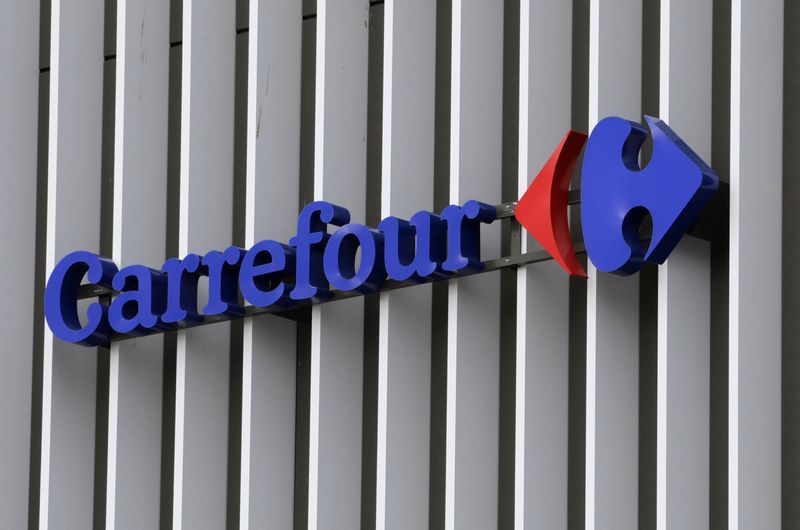 &copy; Reuters. FILE PHOTO: The logo of Carrefour is seen at a Carrefour Hypermarket store in Nice, France, February 17, 2021.   REUTERS/Eric Gaillard