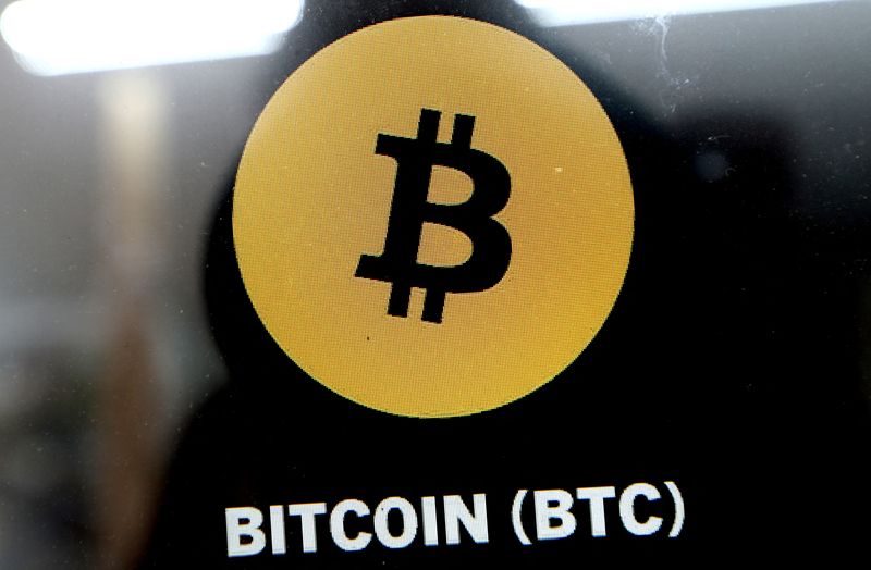 &copy; Reuters. A Bitcoin (BTC) logo is displayed on a crypto currency ATM machine in a shop in Weehawken, New Jersey, U.S., May 19, 2021. REUTERS/Mike Segar