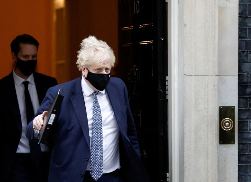 &copy; Reuters. １月２５日、英警察は新型コロナウイルス感染拡大抑制策実施中に首相官邸などでパーティーが開かれた疑惑について、規制に違反していなかったか捜査していると明らかにした。写真は同