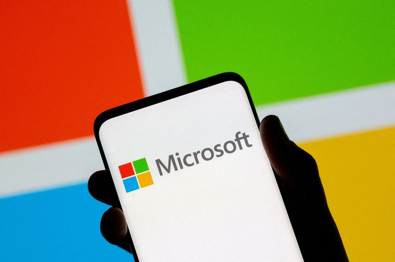 © Reuters. FILE PHOTO: A smartphone is seen in front of the Microsoft logo in this illustration photo taken July 26, 2021. REUTERS/Dado Ruvic/Illustration/File Photo
