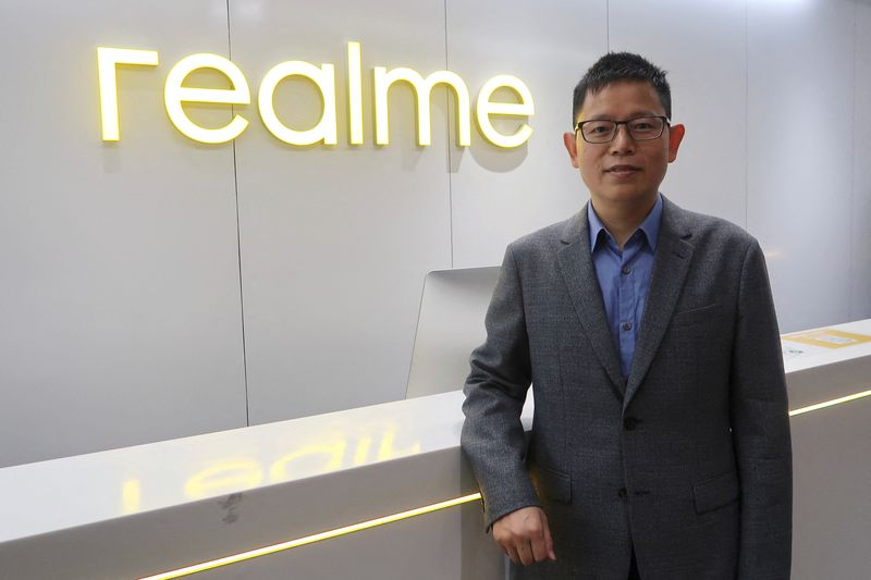 © Reuters. Realme CEO and founder Sky Li poses for a picture during an interview with Reuters at the company’s office in Shenzhen, Guangdong province, China January 21, 2022. REUTERS/David Kirton