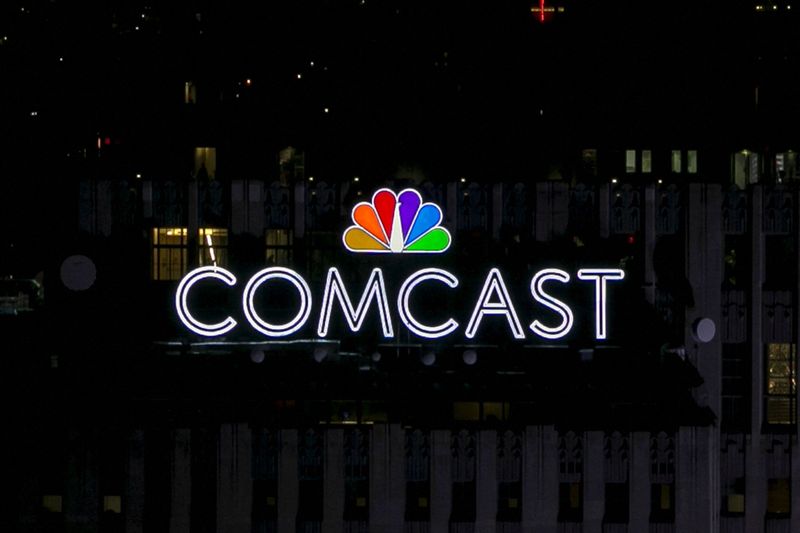 &copy; Reuters. FILE PHOTO: The NBC and Comcast logo are displayed on top of 30 Rockefeller Plaza, formerly known as the GE building, in midtown Manhattan in New York July 1, 2015. REUTERS/Brendan McDermid