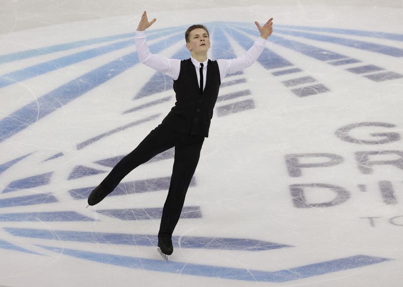 &copy; Reuters. 　ロシア・フィギュアスケート連盟は２５日、男子の同国代表ミハイル・コリャダが新型コロナウイルス検査で陽性となり、来月４日開幕の北京冬季五輪を欠場すると発表した。イタリアの
