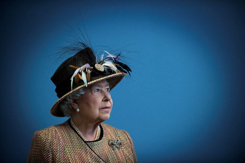&copy; Reuters. 　１月２５日、英国は今年、エリザベス女王が在位７０年を迎え、祝賀ムードに包まれている。写真は２０１２年２月、ロンドンで撮影（２０２２年　ロイター/Eddie Mulholland）