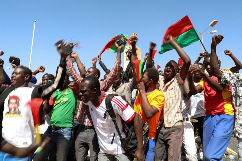 &copy; Reuters. FILE PHOTO: People gather in support of a coup that ousted President Roch Kabore,  dissolved government, suspended the constitution and closed borders in Burkina Faso, Ouagadougou January 25, 2022. REUTERS/ Vincent Bado/File Photo