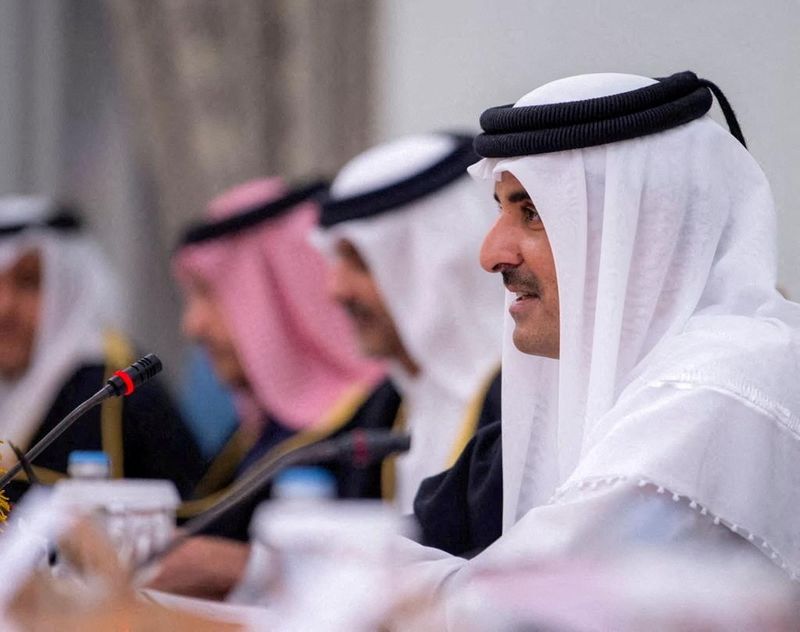 &copy; Reuters.  Emir do Catar, SheikhTamim bin Hamad al-Thani, durante encontro com príncipe herdeiro da Arábia Saudita, Mohammed bon Salman, em Doha
08/12/2021 Saudi Press Agency/Divulgação via REUTERS