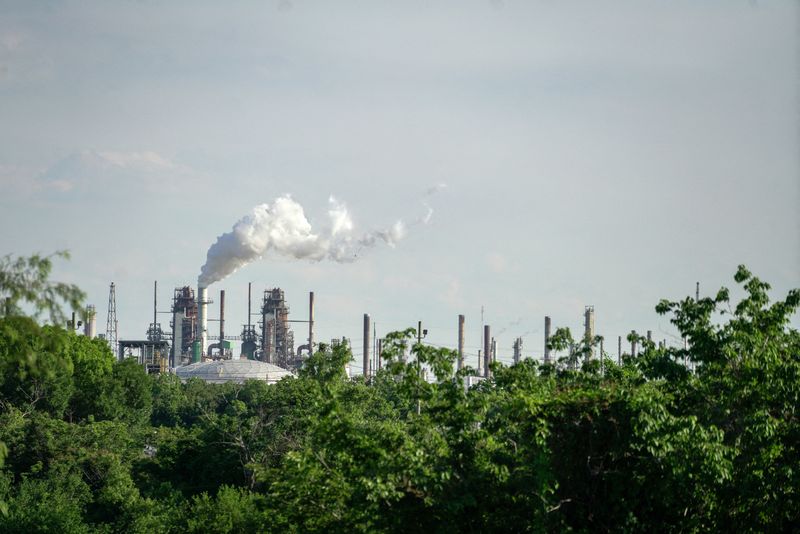 &copy; Reuters. FILE PHOTO: A view of the ExxonMobil Baton Rouge Refinery in Baton Rouge, Louisiana, U.S., May 15, 2021.  REUTERS/Kathleen Flynn