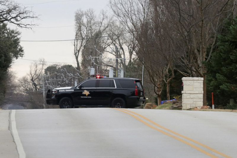 &copy; Reuters. FILE PHOTO: A law enforcement vehicle blocks the street where a man has reportedly taken people hostage at a synagogue during services that were being streamed live, in Colleyville, Texas, U.S. January 15, 2022. REUTERS/Shelby Tauber