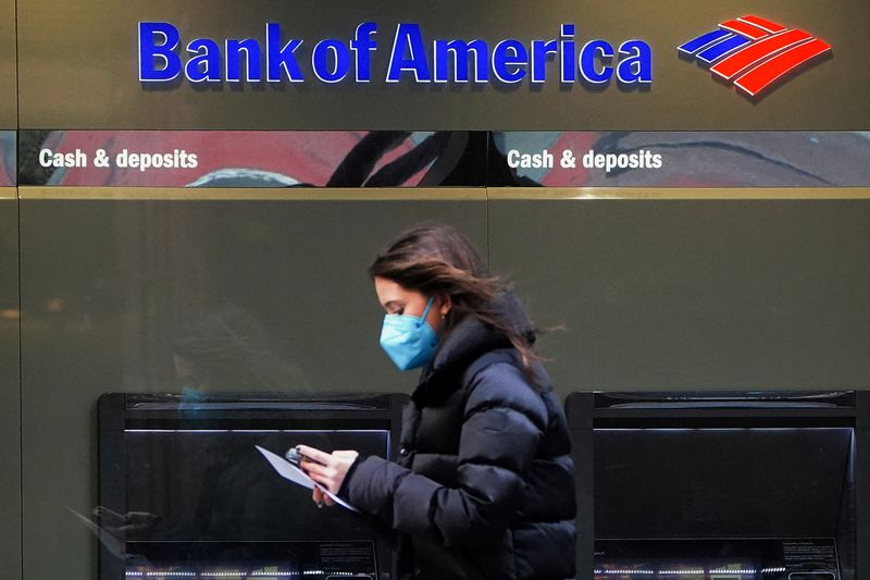 © Reuters. FILE PHOTO: A person walks past a Bank of America sign in the Manhattan borough of New York City, New York, U.S., January 19, 2022. REUTERS/Carlo Allegri