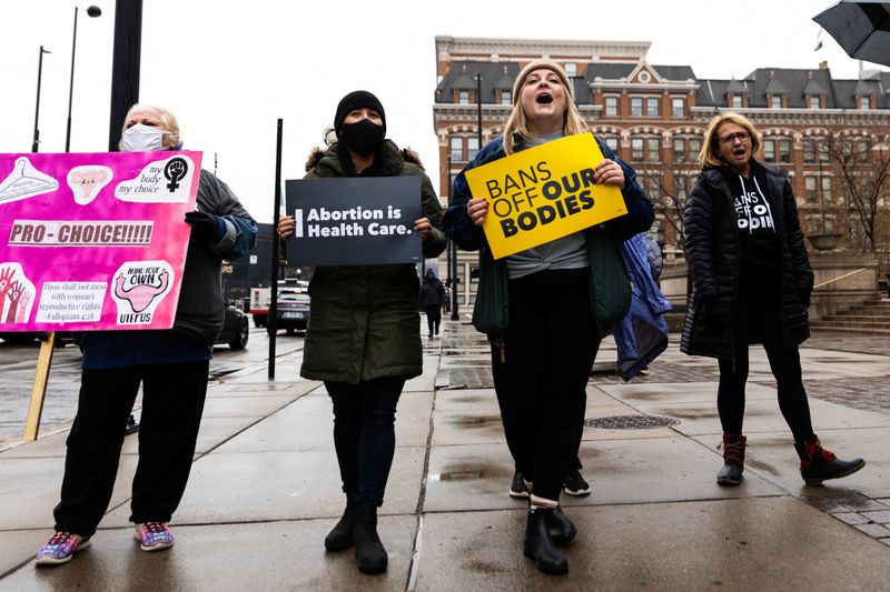 Judge blocks South Dakota rule that hinders medication abortions