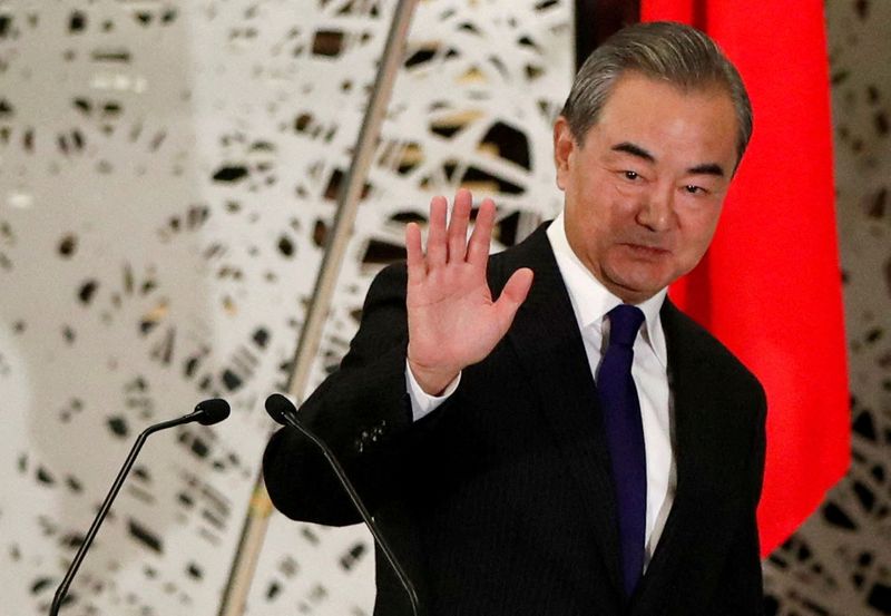 © Reuters. FILE PHOTO: China's State Councilor and Foreign Minister Wang Yi waves as he leaves a news conference in Tokyo, Japan, November 24, 2020. REUTERS/Issei Kato/Pool/File Photo
