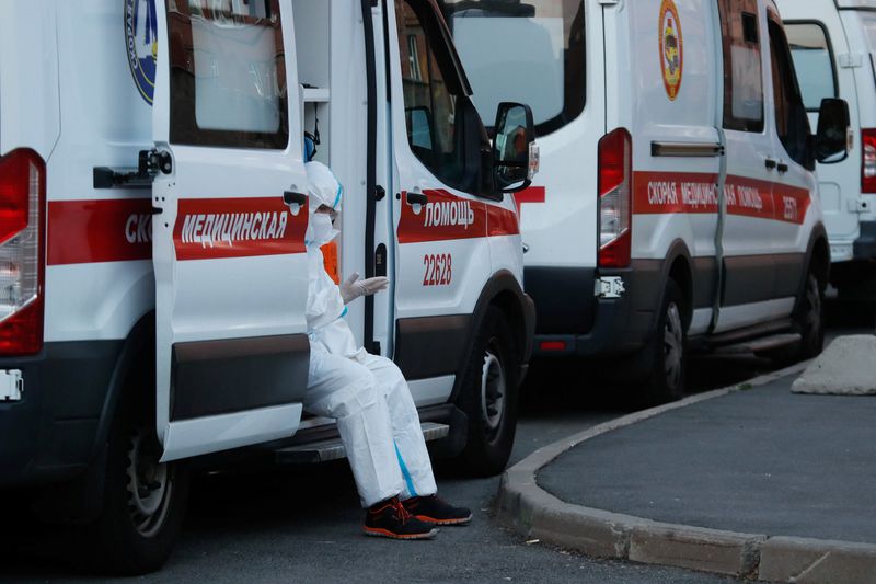 &copy; Reuters. A medical specialist wearing protective gear sits in an ambulance parked outside the Pokrovskaya hospital amid the outbreak of the coronavirus disease (COVID-19) in Saint Petersburg, Russia June 24, 2021.  REUTERS/Anton Vaganov