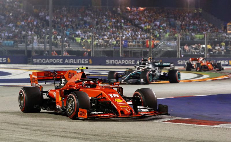 &copy; Reuters. سيارات مشاركة في أحد سباقات جائزة سنغافورة الكبرى ضمن سباقات فورمولا 1 للسيارات - صورة من أرشيف رويترز 