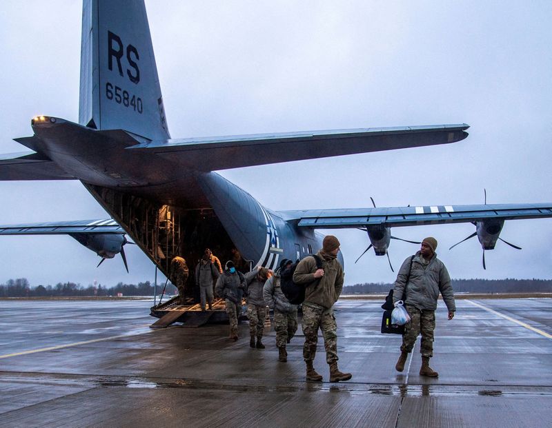&copy; Reuters. FILE PHOTO: Airmen from the 4th Fighter Wing at Seymour Johnson Air Force Base, N.C. and the 48th Fighter Wing, Royal Air Force Lakenheath, England, arrive at Amari Air Base, Estonia, January 24, 2022. U.S. Air Force Photo/Staff Sgt. Megan Beatty/Handout 