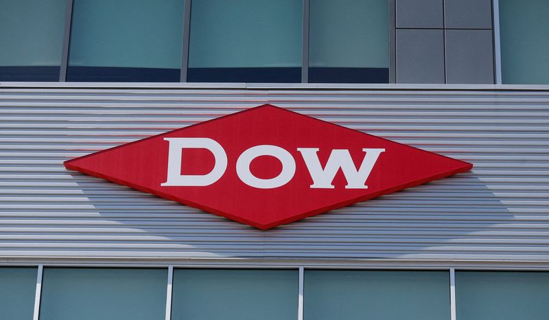 &copy; Reuters. FILE PHOTO: The Dow logo is seen on a building in downtown Midland, Michigan, in this May 14, 2015 file photograph.   REUTERS/Rebecca Cook/File Photo