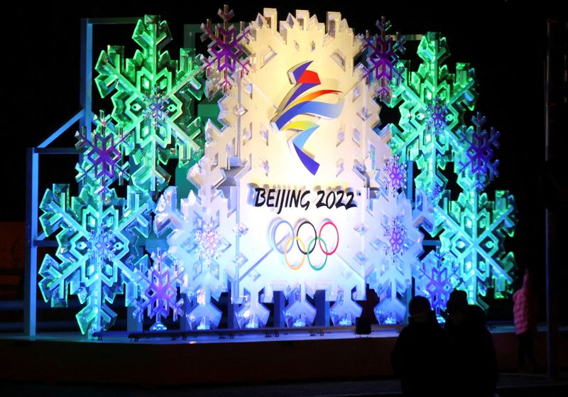 &copy; Reuters. Un panel iluminado con el logotipo de los Juegos Olímpicos de Invierno de Pekín 2022 en Pekín, China, el 26 de enero de 2022. REUTERS/Fabrizio Bensch