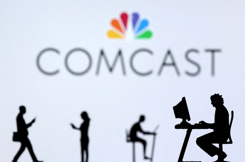 &copy; Reuters. FILE PHOTO: Small toy figures with laptops and smartphones are seen in front of a displayed Comcast logo in this illustration taken December 5, 2021. REUTERS/Dado Ruvic/Illustration/File Photo  GLOBAL BUSINESS WEEK AHEAD