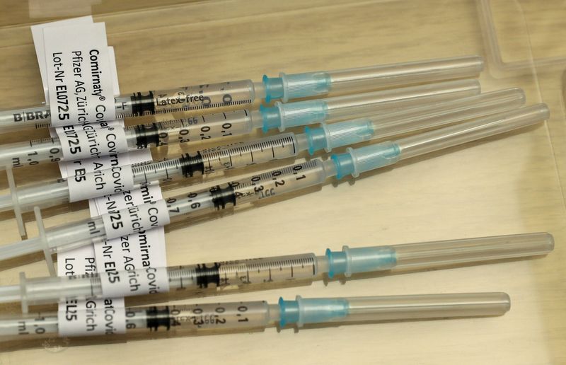 &copy; Reuters. Seringas com doses de vacinas contra Covid-19 em centro de vacinação na Basileia, na Suíça
18/03/2021 REUTERS/Arnd Wiegmann