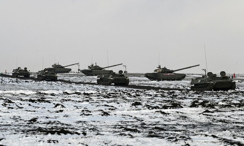 &copy; Reuters. Veículos militares russos durante exercício militar na região de Rostov
26/01/2022 REUTERS/Sergey Pivovarov