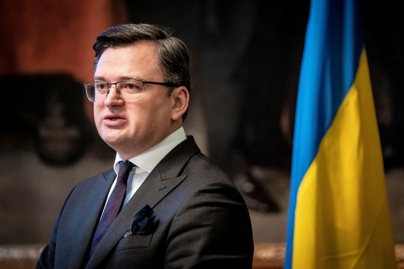 &copy; Reuters. Le ministre ukrainien des Affaires étrangères Dmytro Kuleba. Les forces russes quitteront le territoire biélorusse une fois terminées les manoeuvres militaires conjointes entre les deux pays, a déclaré jeudi le ministère biélorusse de la Défense.