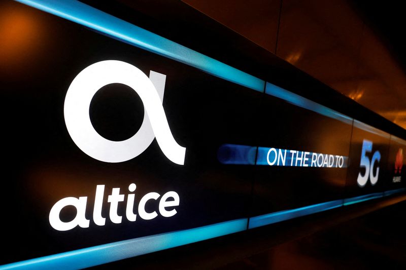 &copy; Reuters. FILE PHOTO: An advertising board is seen during the first demonstration of the technology 5G in Lisbon, Portugal June 4, 2018.  Picture taken June 4, 2018.  REUTERS/Rafael Marchante/File Photo