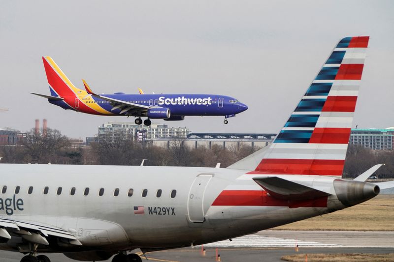 © Reuters. Aeronave da Southwest Airlines pousa no Aeroporto Nacional Reagan, em Arlington, Vírginia (EUA)
24/01/2022
REUTERS/Joshua Roberts