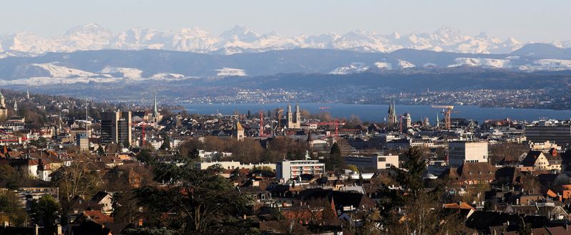 &copy; Reuters. FILE PHOTO: A general view shows the eastern Swiss Alps, Lake Zurich and the city of Zurich, Switzerland, April 8, 2021.  REUTERS/Arnd Wiegmann//File Photo