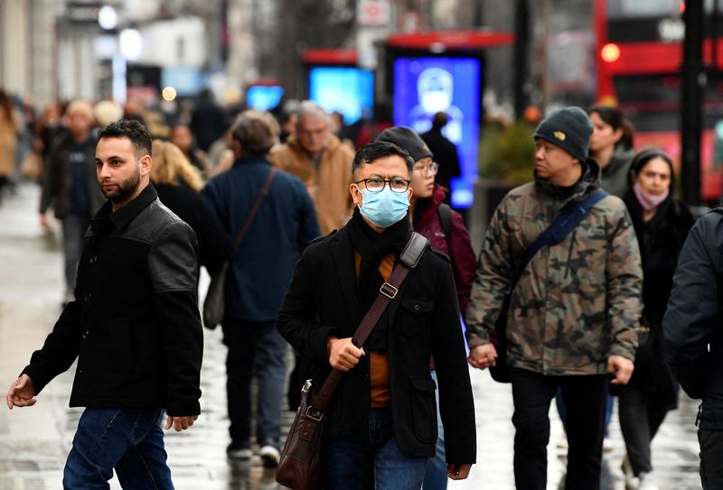 &copy; Reuters. A shopper wearing a protective face mask walks on Oxford Street, as rules on wearing face coverings in some settings in England are relaxed, amid the spread of the coronavirus disease (COVID-19) pandemic, in London, Britain, January 27, 2022. REUTERS/Toby