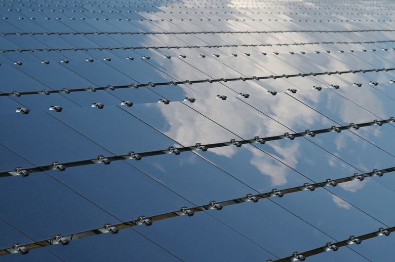 &copy; Reuters. Solar panels are seen at the Desert Stateline project near Nipton, California, U.S. August 16, 2021. Picture taken August 16, 2021.  REUTERS/Bridget Bennett