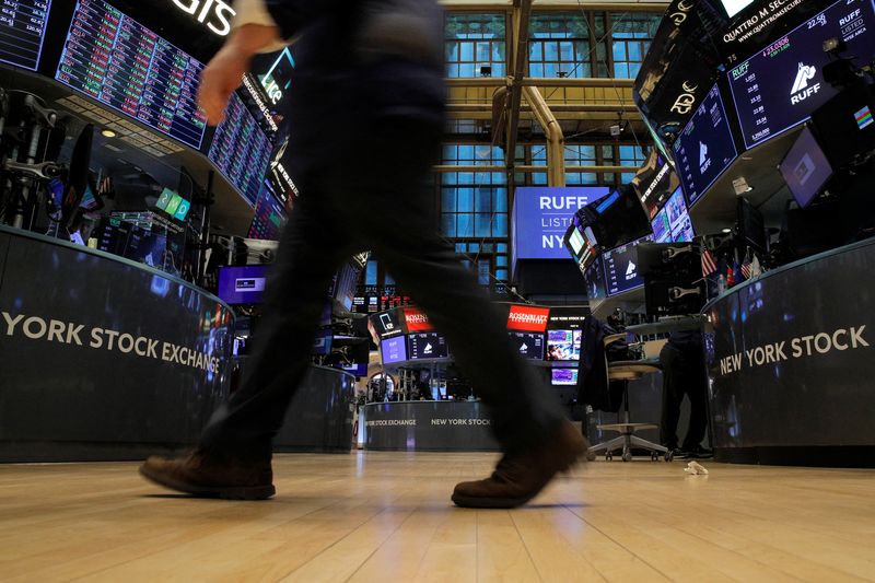 &copy; Reuters. Operadores na Bolsa de Nova York, EUA
26/01/2022
REUTERS/Brendan McDermid