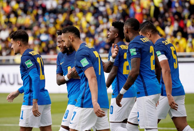 &copy; Reuters. لاعبون من فريق يحتفلون بتسجيل الهدف أمام  الإكوادور في تصفيات كأس العالم لكرة القدم يوم الخميس. صورة لرويترز من ممثل لوكالات الأنباء.