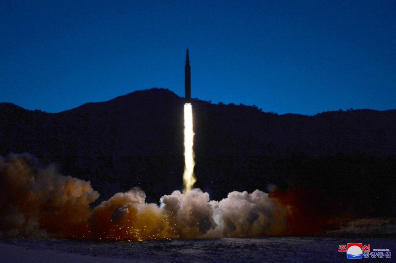 &copy; Reuters. FILE PHOTO: A missile is launched during what state media report is a hypersonic missile test at an undisclosed location in North Korea, January 11, 2022, in this photo released January 12, 2022 by North Korea's Korean Central News Agency (KCNA).  KCNA vi