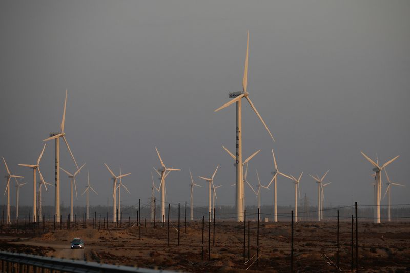 &copy; Reuters. 中国電力企業連合会（ＣＥＣ）は２７日に公表した報告書で、風力、原子力、太陽光、水力などの非化石燃料による発電が２０２２年末までに同国の総発電容量の半分を占めるようになると