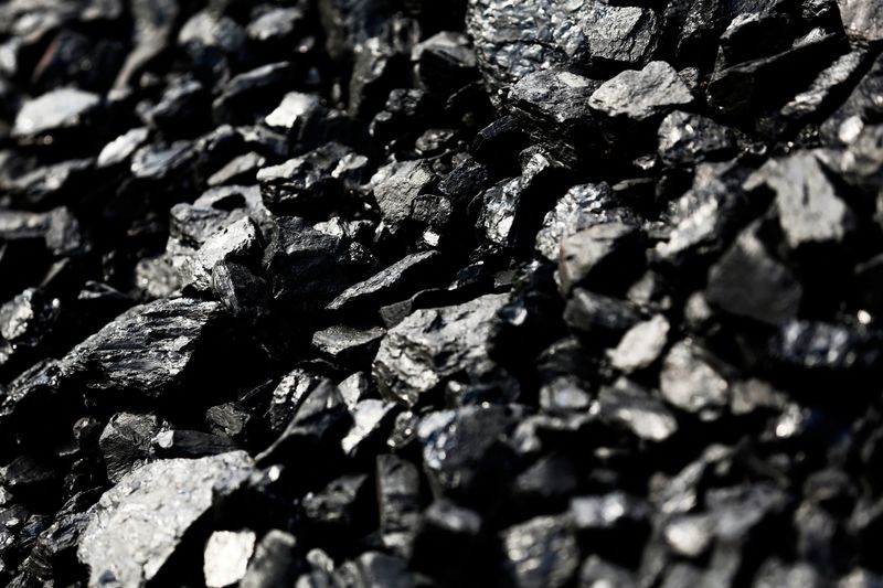 &copy; Reuters. FILE PHOTO: Coal waits to be loaded on train cars to depart the Hobet mine in Boone County, West Virginia, U.S. May 12, 2016.    REUTERS/Jonathan Ernst/File Photo