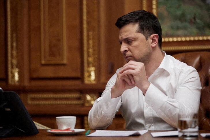 &copy; Reuters. Ukraine's President Volodymyr Zelenskiy is seen during a call with U.S. President Joe Biden in Kyiv, Ukraine January 27, 2022. Picture taken January 27, 2022. Ukrainian Presidential Press Service/Handout via REUTERS  ATTENTION EDITORS - THIS IMAGE WAS PRO