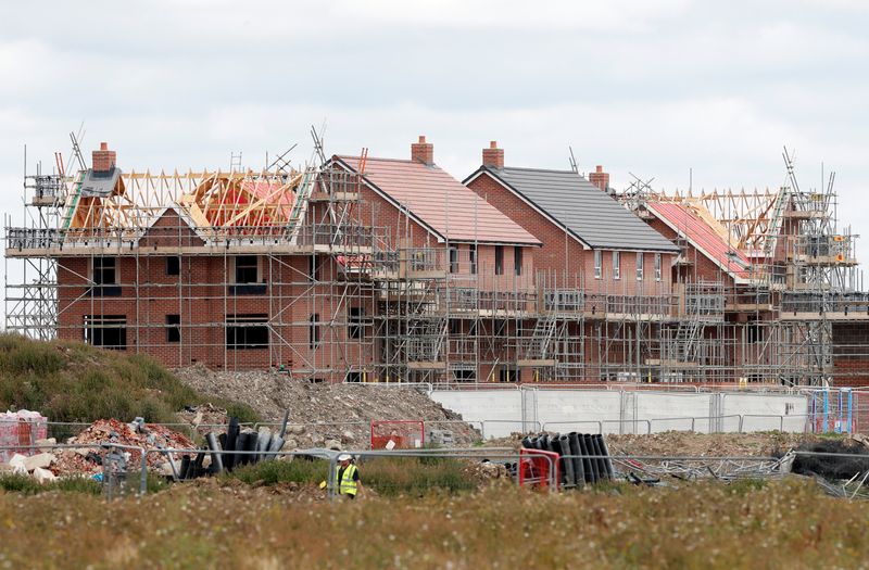 &copy; Reuters. New houses under construction are pictured in Aylesbury, Britain August 6, 2020. REUTERS/Matthew Childs/File Photo