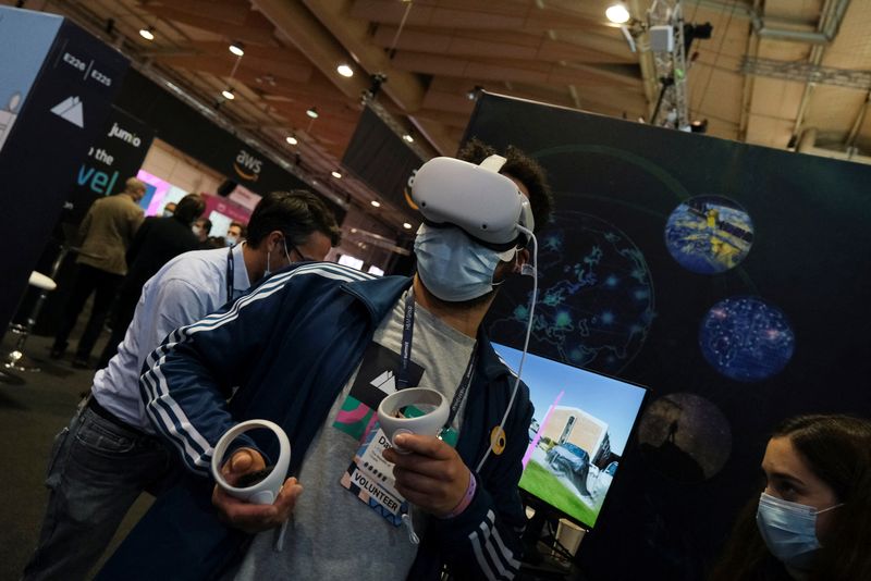 &copy; Reuters. FILE PHOTO: A person wears virtual reality goggles at the European Space Agency (ESA) stand in the Web Summit, Europe's largest technology conference, in Lisbon, Portugal, November 2, 2021. REUTERS/Pedro Nunes