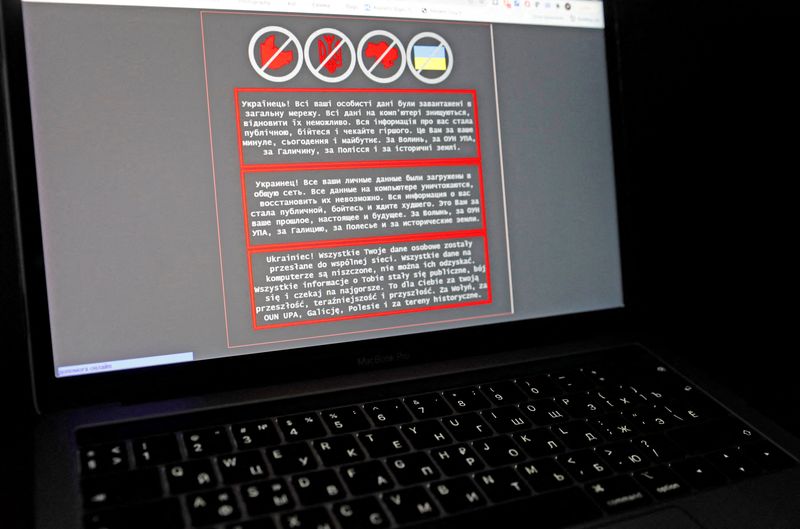 &copy; Reuters. FILE PHOTO: A laptop screen displays a warning message in Ukrainian, Russian and Polish, that appeared on the official website of the Ukrainian Foreign Ministry after a cyberattack, in this illustration taken January 14, 2022. REUTERS/Valentyn Ogirenko
