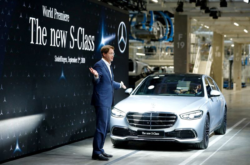 &copy; Reuters. FILE PHOTO: Ola Kaellenius, chairman of Daimler AG attends the presentation of the new Mercedes-Benz S-Class at the Daimler production plant in Sindelfingen near Stuttgart, Germany, September 2, 2020. REUTERS/Ralph Orlowski/File Photo/File Photo