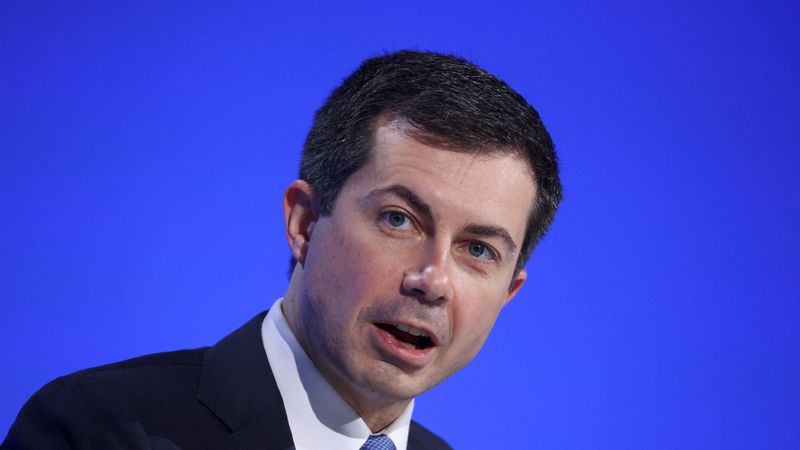 &copy; Reuters. FILE PHOTO: U.S. Secretary of Transportation Pete Buttigieg speaks during the UN Climate Change Conference (COP26), in Glasgow, Scotland, Britain, November 10, 2021. REUTERS/Yves Herman/File Photo