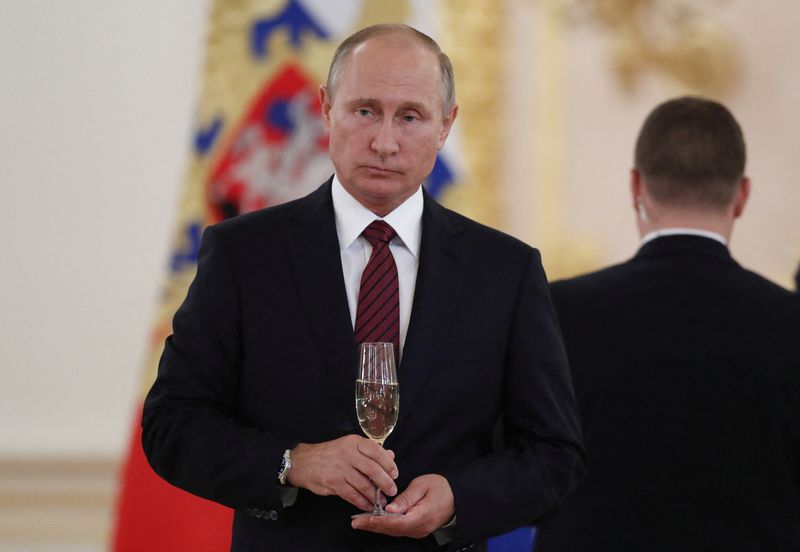 &copy; Reuters. FILE PHOTO: Russian President Vladimir Putin holds a glass of champagne during a ceremony to receive credentials from foreign ambassadors at the Kremlin in Moscow, Russia October 3, 2017. REUTERS/Pavel Golovkin/Pool/File Photo