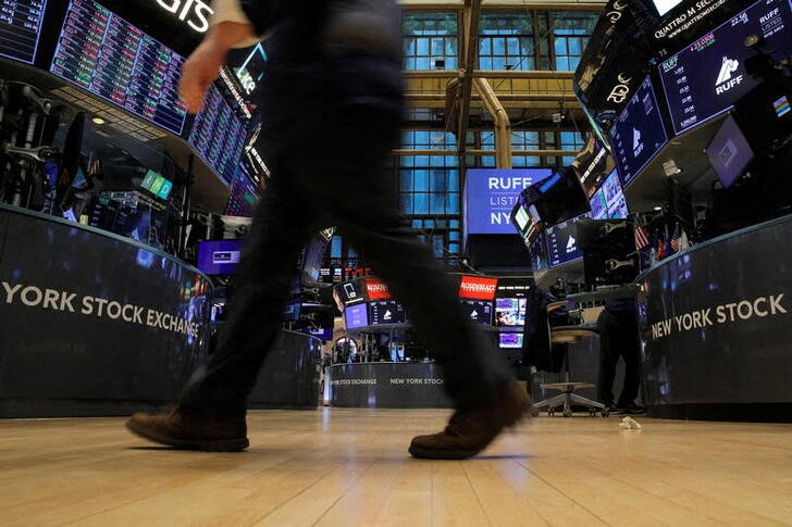© Reuters. La Bourse de New York évolue en baisse vendredi dans les premiers échanges. Dans les premiers échanges, l'indice Dow Jones perd  0,8%, le Standard & Poor's 500 recule de 0,6% et le Nasdaq Composite prend 0,57%. /Photo prise le 26 janvier 2022/REUTERS/Brendan McDermid