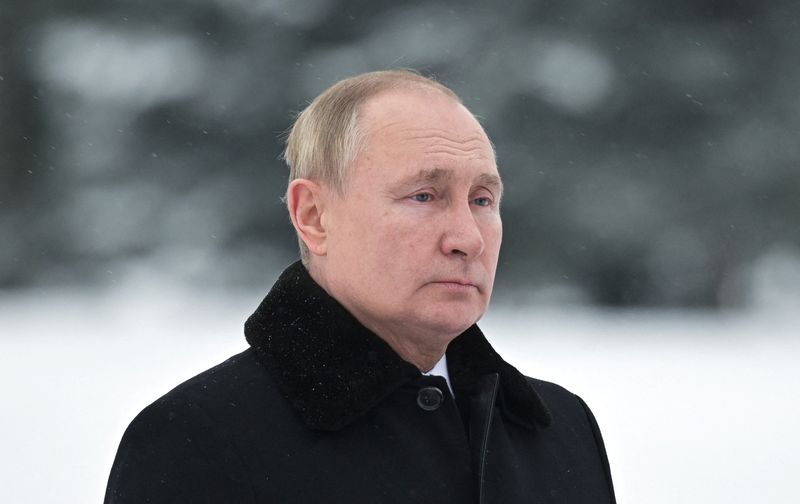 &copy; Reuters. FILE PHOTO: Russian President Vladimir Putin attends a flower-laying ceremony marking the 78th anniversary of lifting of the Leningrad siege during World War Two at the Piskaryovskoye Memorial Cemetery in Saint Petersburg, Russia January 27, 2022. Sputnik