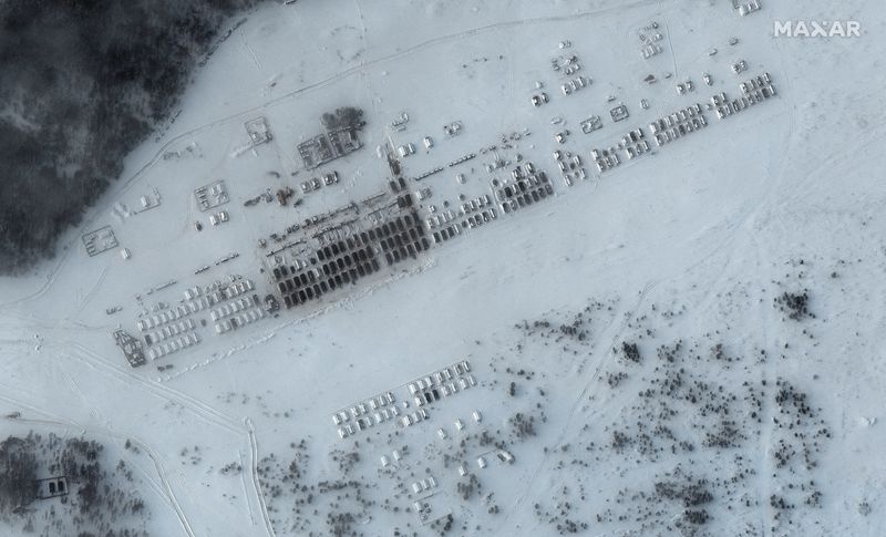 © Reuters. FILE PHOTO: A satellite image shows tents and housing for Russian troops in Yelnya, Russia January 19, 2022. ©2022 Maxar Technologies/Handout via REUTERS