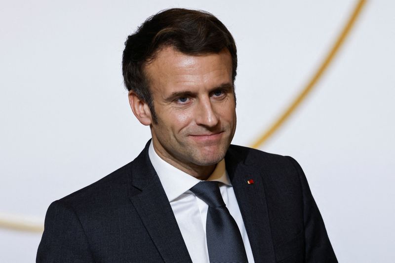 &copy; Reuters. Le président Emmanuel Macron a réaffirmé vendredi la solidarité de la France avec l'Ukraine pendant un appel avec son homologue Volodimir Zelenski et les deux chefs d'Etat sont convenus de poursuivre les efforts en faveur de la désescalade avec la Ru