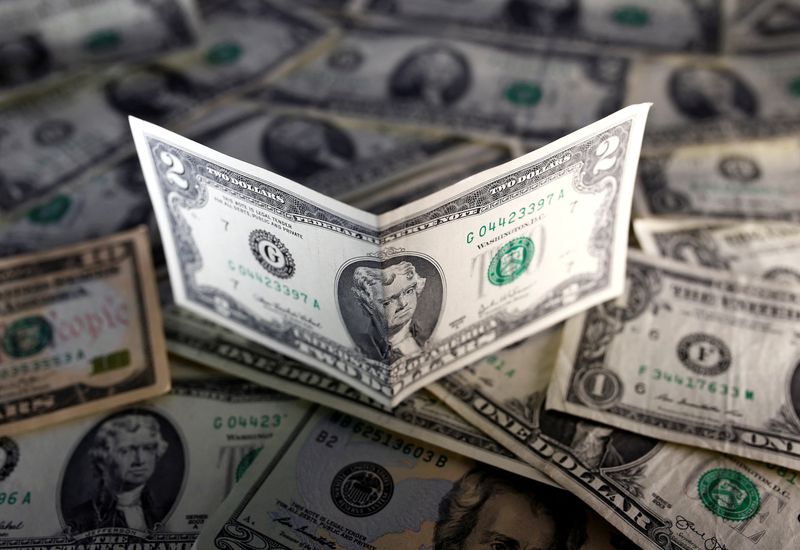 Dólar vai às mínimas em quase quatro meses com fluxo para emergentes