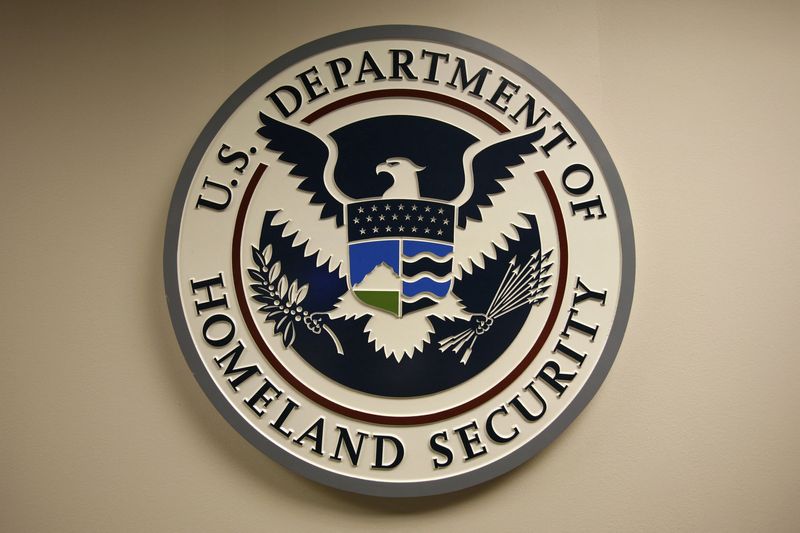 © Reuters. FILE PHOTO: U.S. Department of Homeland Security emblem is pictured at the National Cybersecurity & Communications Integration Center (NCCIC) located just outside Washington in Arlington, Virginia September 24, 2010. REUTERS/Hyungwon Kang  